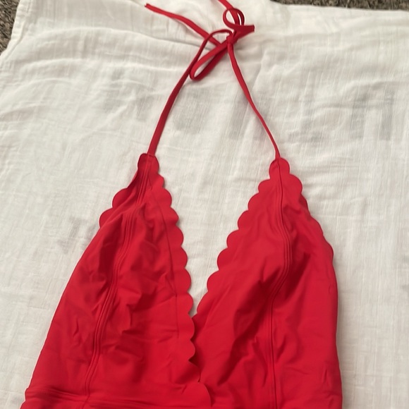 Red bikini - Picture 2 of 8